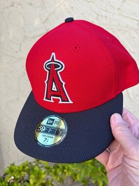 New Era 59FIFTY Los Angeles Angels Fitted Hat 7 1/4 Low Crown MLB Cap NWT